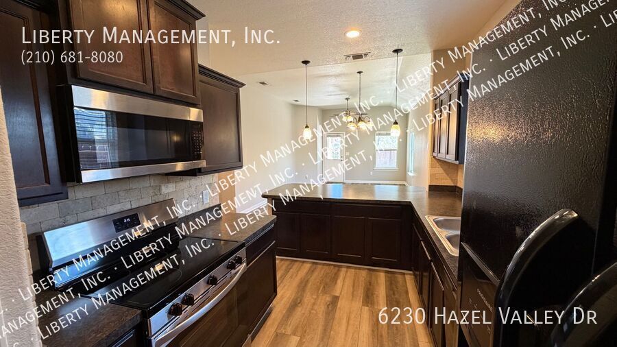 Beautiful 3 Bed, 2 Bath One Story Home in Meadow Pointe property image