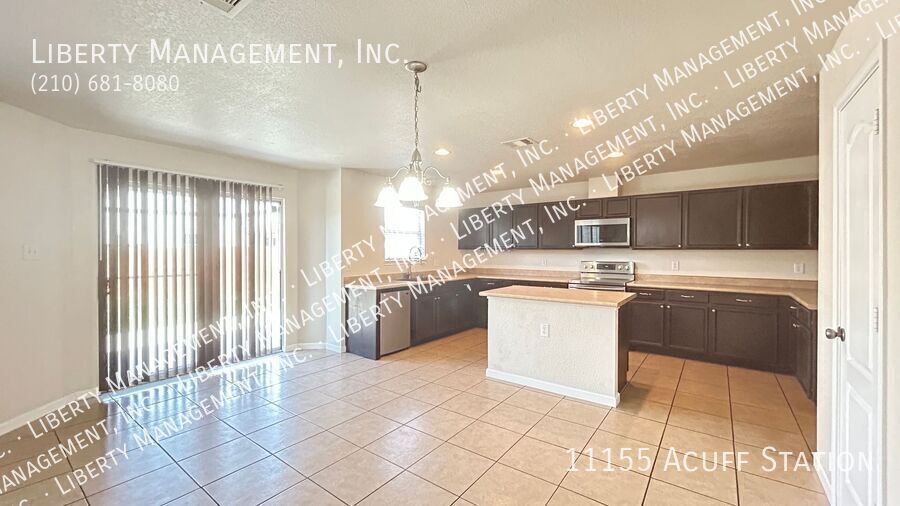 Beautiful and VERY Spacious 5 Bedroom, 3 Full Bath Home property image