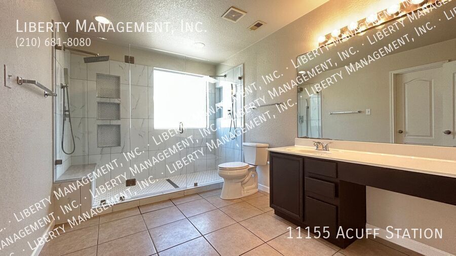 Beautiful and VERY Spacious 5 Bedroom, 3 Full Bath Home property image