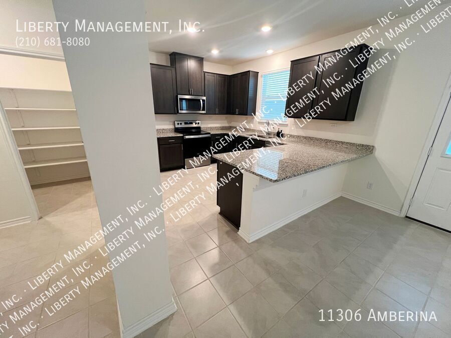 3 Bed, 2.5 Bath 2100 sq ft Home on a Greenbelt property image