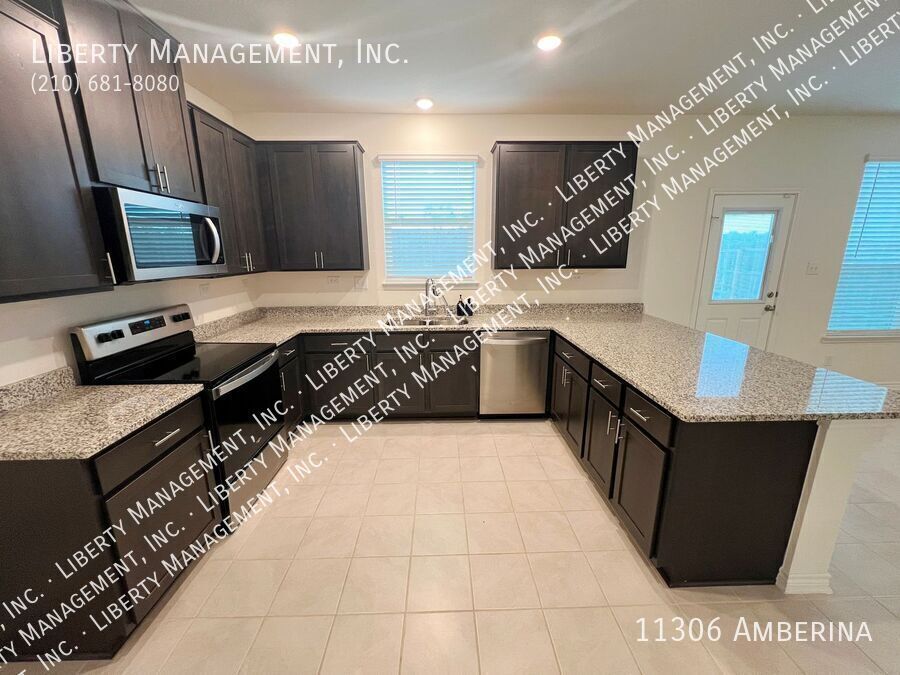 3 Bed, 2.5 Bath 2100 sq ft Home on a Greenbelt property image