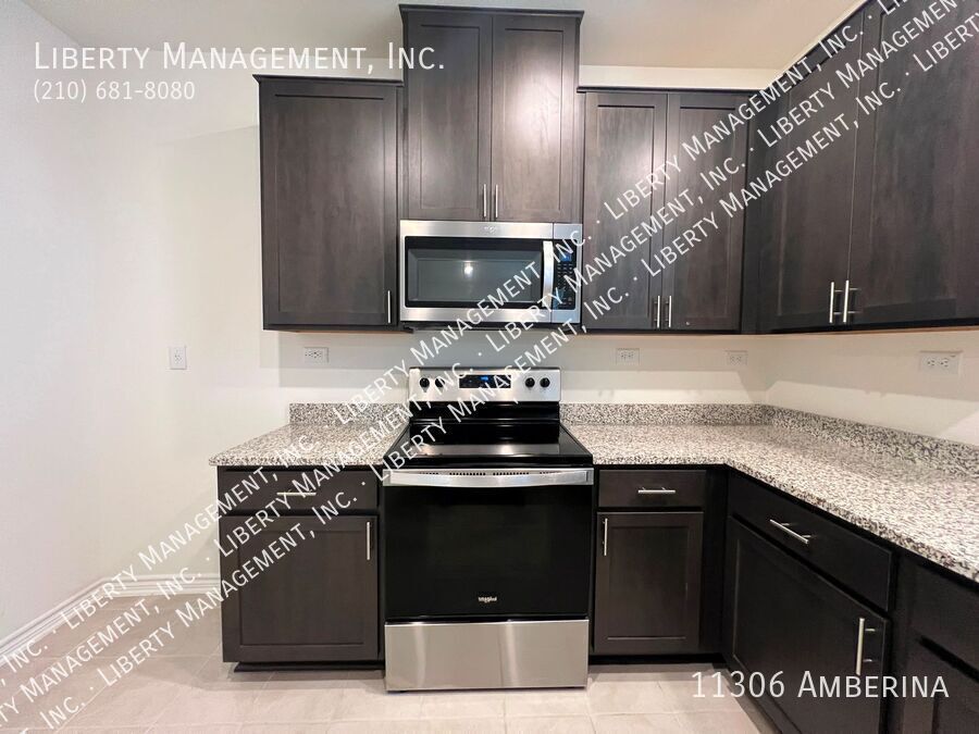 3 Bed, 2.5 Bath 2100 sq ft Home on a Greenbelt property image