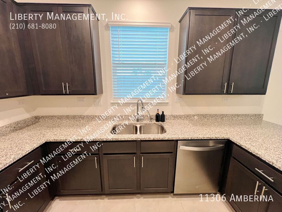 3 Bed, 2.5 Bath 2100 sq ft Home on a Greenbelt property image