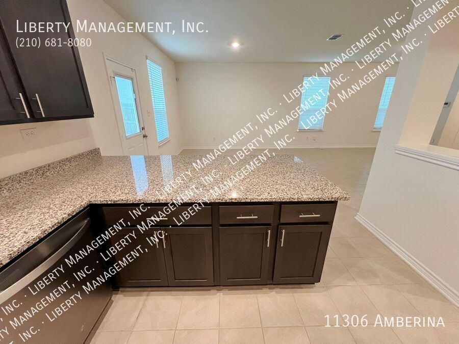 3 Bed, 2.5 Bath 2100 sq ft Home on a Greenbelt property image