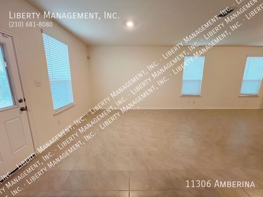 3 Bed, 2.5 Bath 2100 sq ft Home on a Greenbelt property image