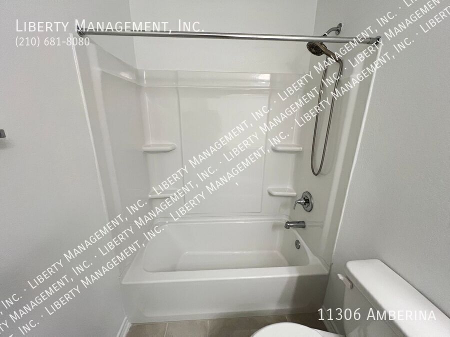 3 Bed, 2.5 Bath 2100 sq ft Home on a Greenbelt property image