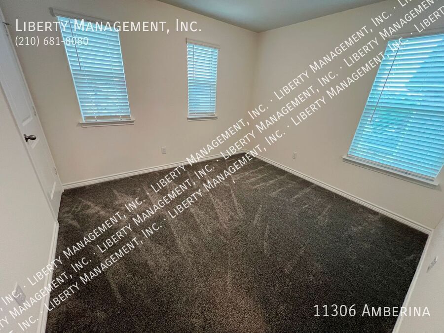 3 Bed, 2.5 Bath 2100 sq ft Home on a Greenbelt property image