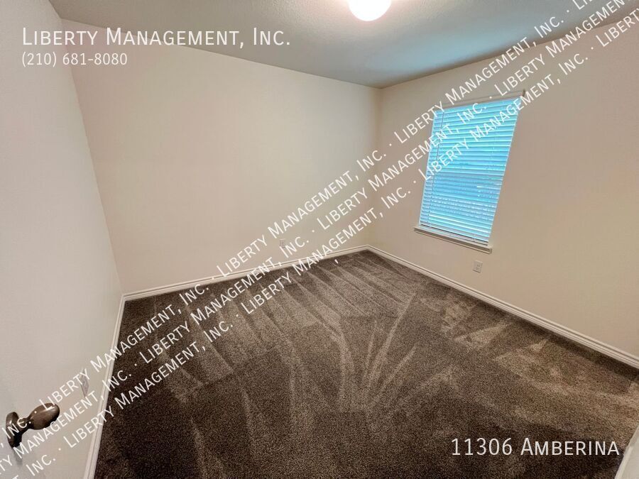 3 Bed, 2.5 Bath 2100 sq ft Home on a Greenbelt property image