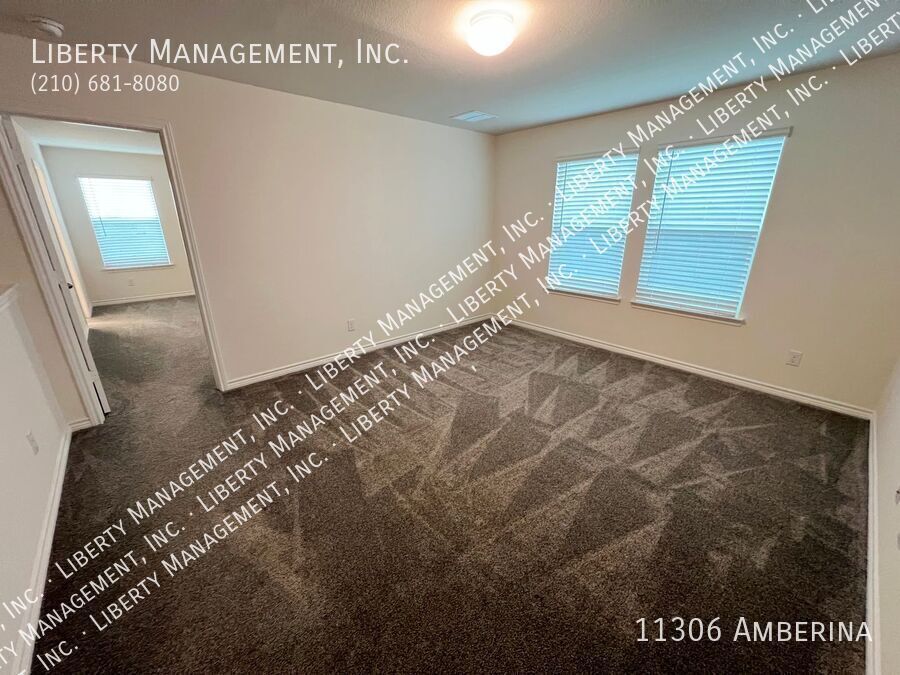 3 Bed, 2.5 Bath 2100 sq ft Home on a Greenbelt property image