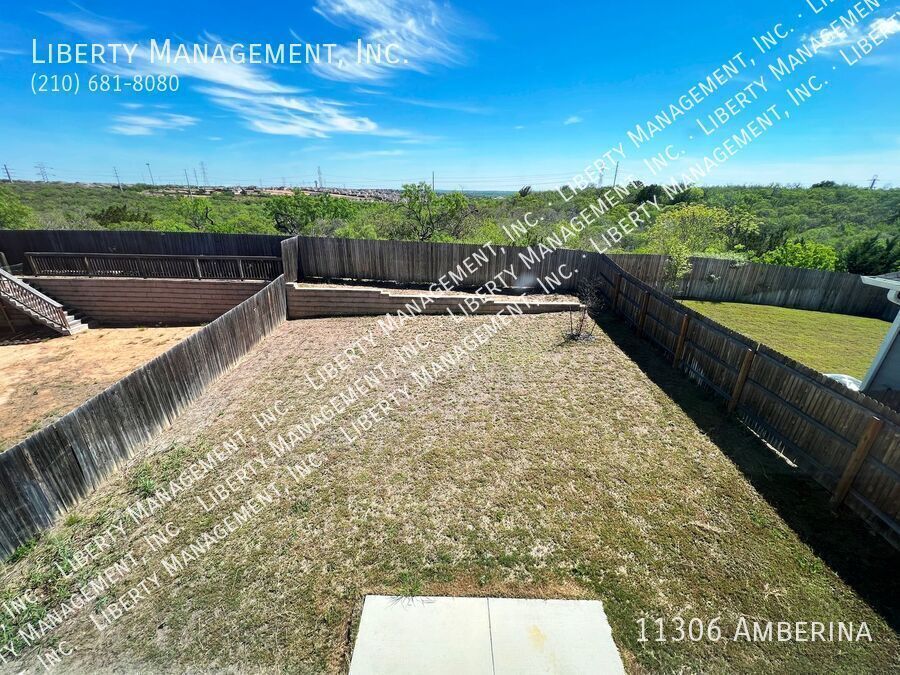 3 Bed, 2.5 Bath 2100 sq ft Home on a Greenbelt property image