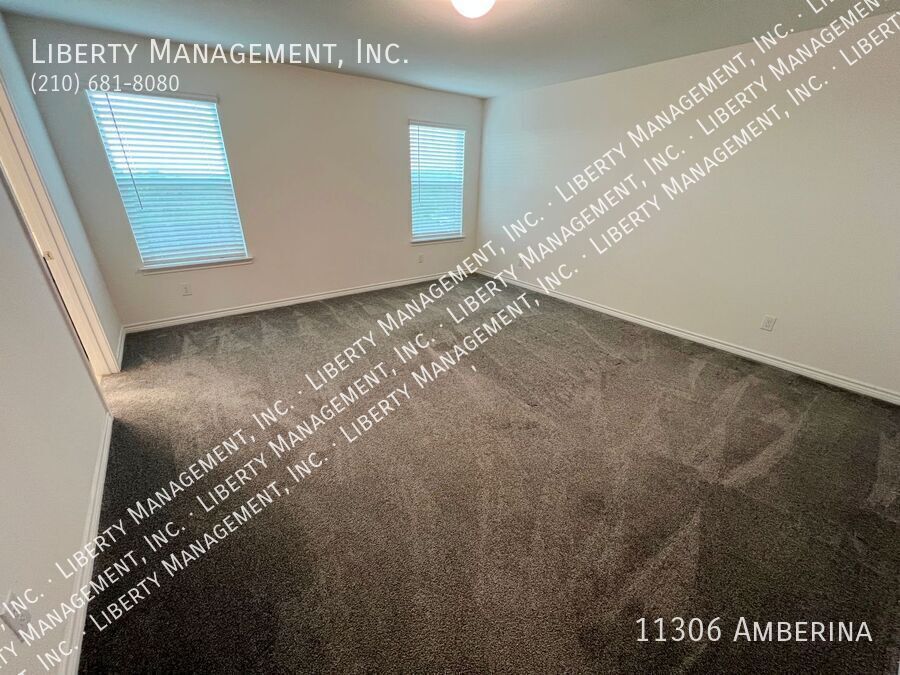 3 Bed, 2.5 Bath 2100 sq ft Home on a Greenbelt property image