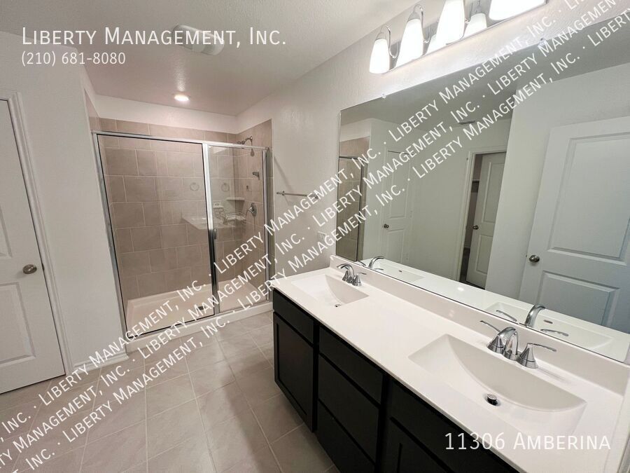 3 Bed, 2.5 Bath 2100 sq ft Home on a Greenbelt property image