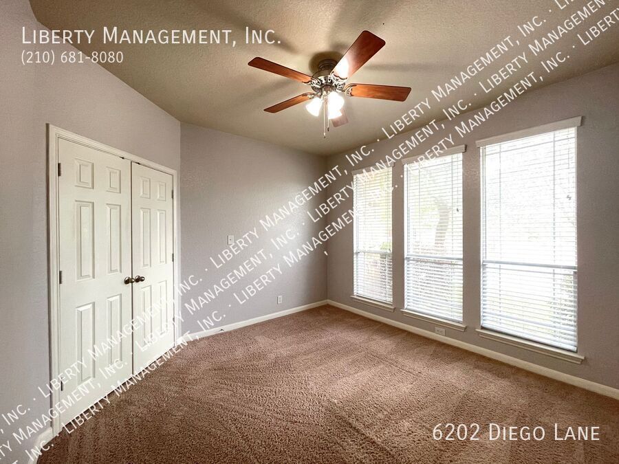 Stunning 4 Bedroom, 2 Bath Home in Alamo Ranch Featuring a Media/Theater Room! property image
