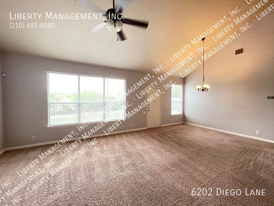 Stunning 4 Bedroom, 2 Bath Home in Alamo Ranch Featuring a Media/Theater Room! property image