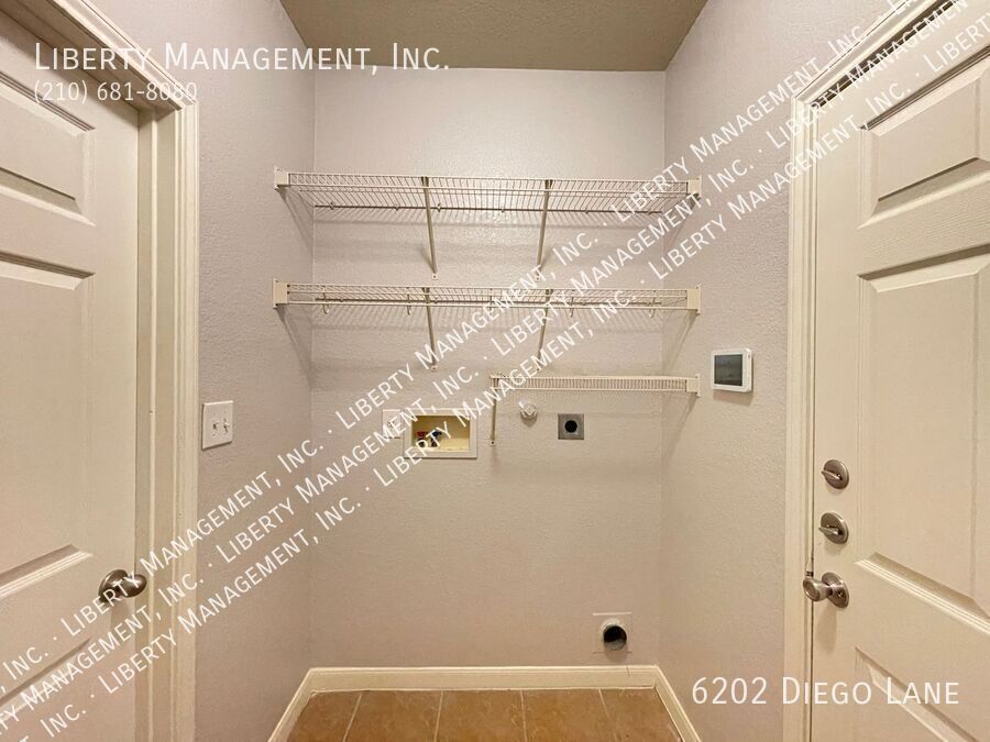Stunning 4 Bedroom, 2 Bath Home in Alamo Ranch Featuring a Media/Theater Room! property image