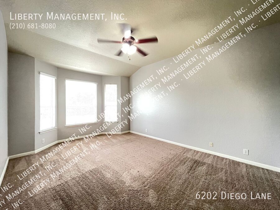 Stunning 4 Bedroom, 2 Bath Home in Alamo Ranch Featuring a Media/Theater Room! property image