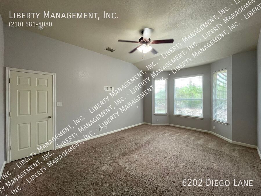 Stunning 4 Bedroom, 2 Bath Home in Alamo Ranch Featuring a Media/Theater Room! property image