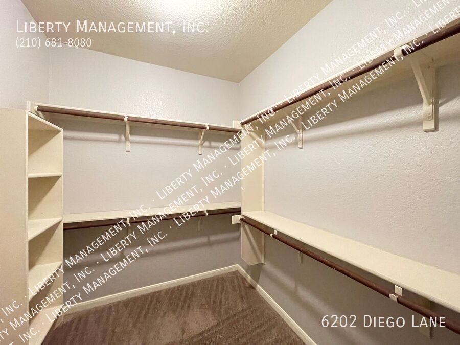 Stunning 4 Bedroom, 2 Bath Home in Alamo Ranch Featuring a Media/Theater Room! property image