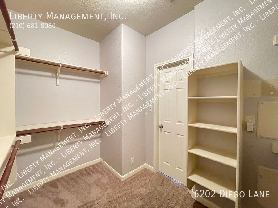 Stunning 4 Bedroom, 2 Bath Home in Alamo Ranch Featuring a Media/Theater Room! property image
