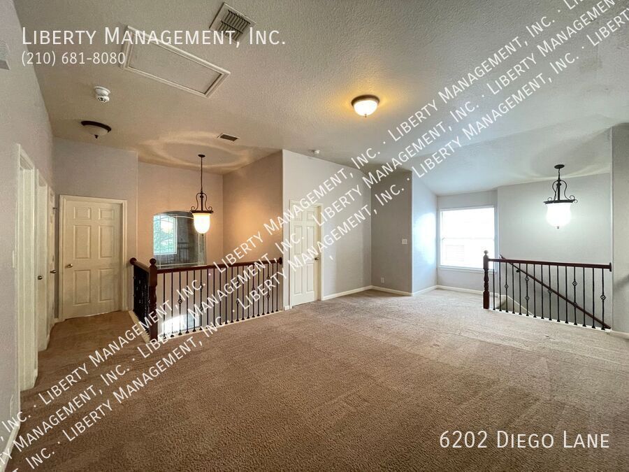 Stunning 4 Bedroom, 2 Bath Home in Alamo Ranch Featuring a Media/Theater Room! property image