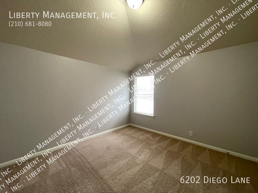 Stunning 4 Bedroom, 2 Bath Home in Alamo Ranch Featuring a Media/Theater Room! property image