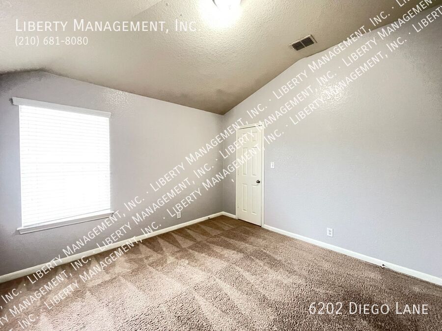 Stunning 4 Bedroom, 2 Bath Home in Alamo Ranch Featuring a Media/Theater Room! property image