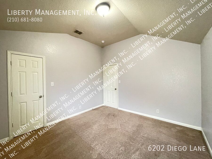 Stunning 4 Bedroom, 2 Bath Home in Alamo Ranch Featuring a Media/Theater Room! property image
