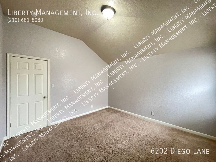 Stunning 4 Bedroom, 2 Bath Home in Alamo Ranch Featuring a Media/Theater Room! property image