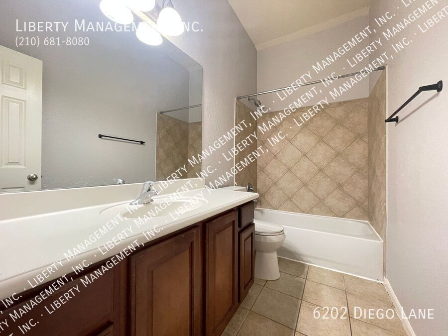 Stunning 4 Bedroom, 2 Bath Home in Alamo Ranch Featuring a Media/Theater Room! property image