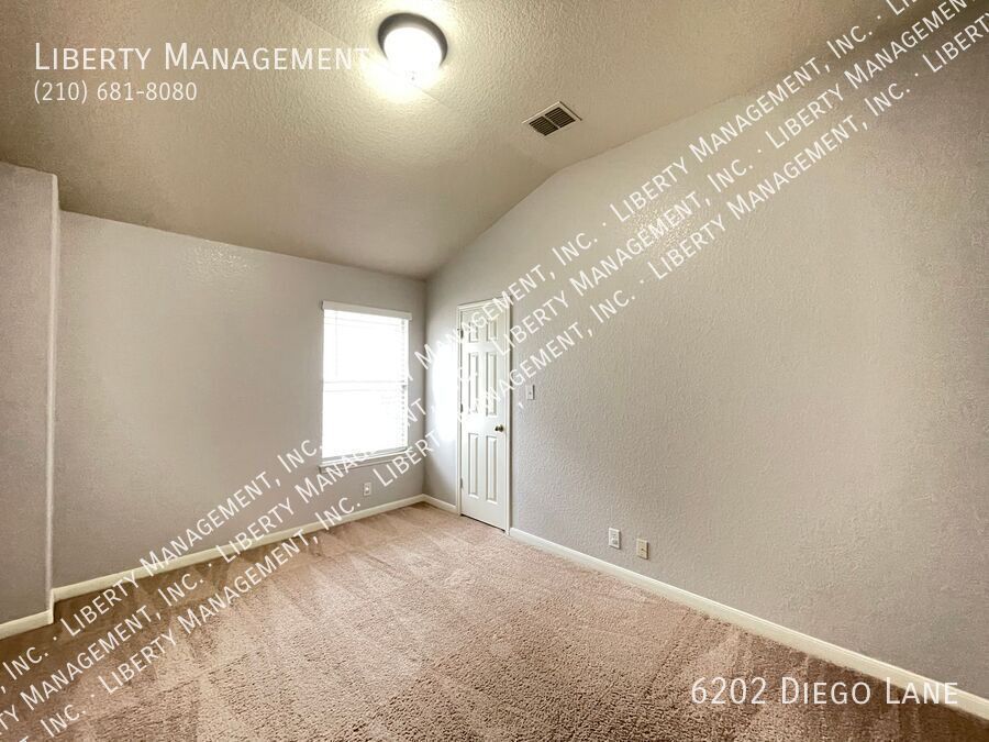 Stunning 4 Bedroom, 2 Bath Home in Alamo Ranch Featuring a Media/Theater Room! property image