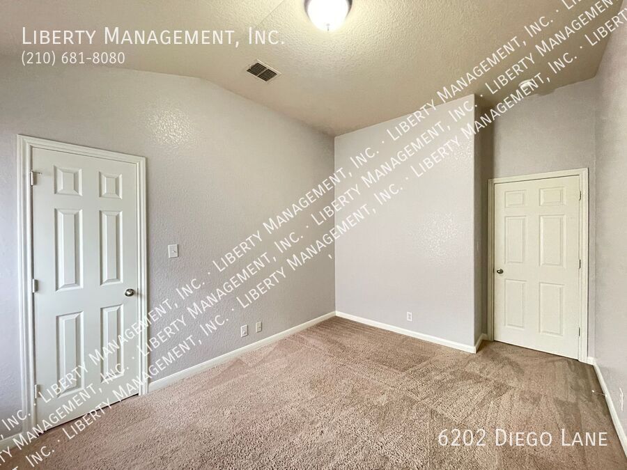 Stunning 4 Bedroom, 2 Bath Home in Alamo Ranch Featuring a Media/Theater Room! property image