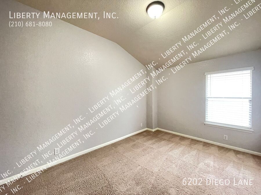 Stunning 4 Bedroom, 2 Bath Home in Alamo Ranch Featuring a Media/Theater Room! property image