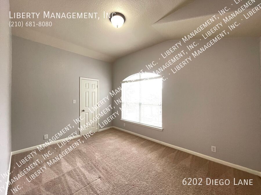 Stunning 4 Bedroom, 2 Bath Home in Alamo Ranch Featuring a Media/Theater Room! property image