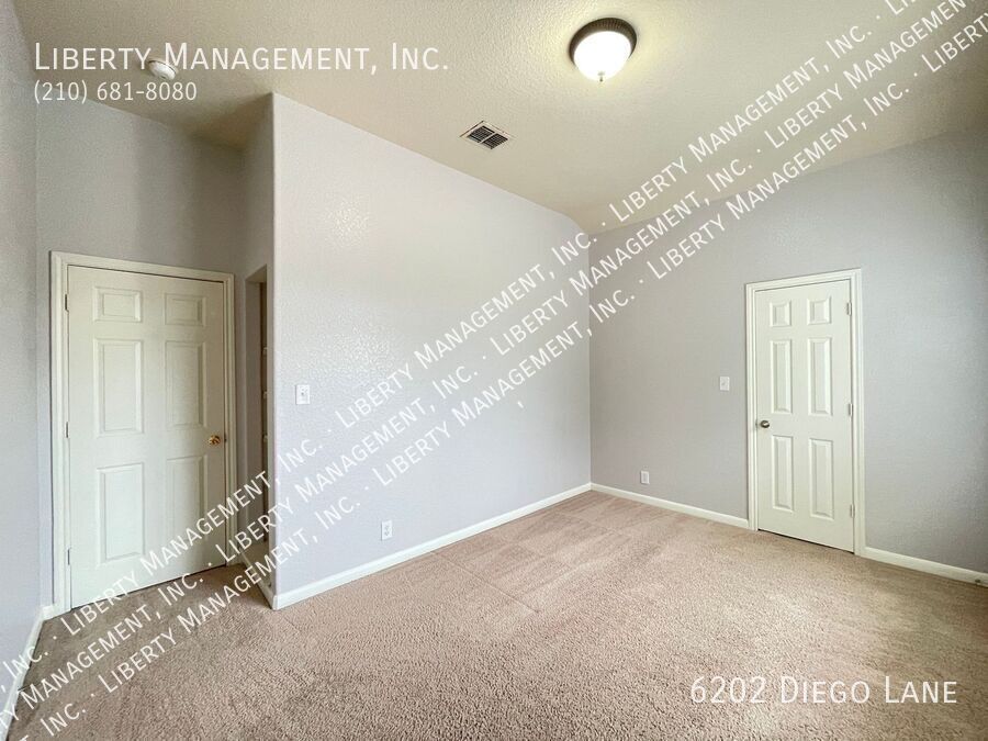 Stunning 4 Bedroom, 2 Bath Home in Alamo Ranch Featuring a Media/Theater Room! property image