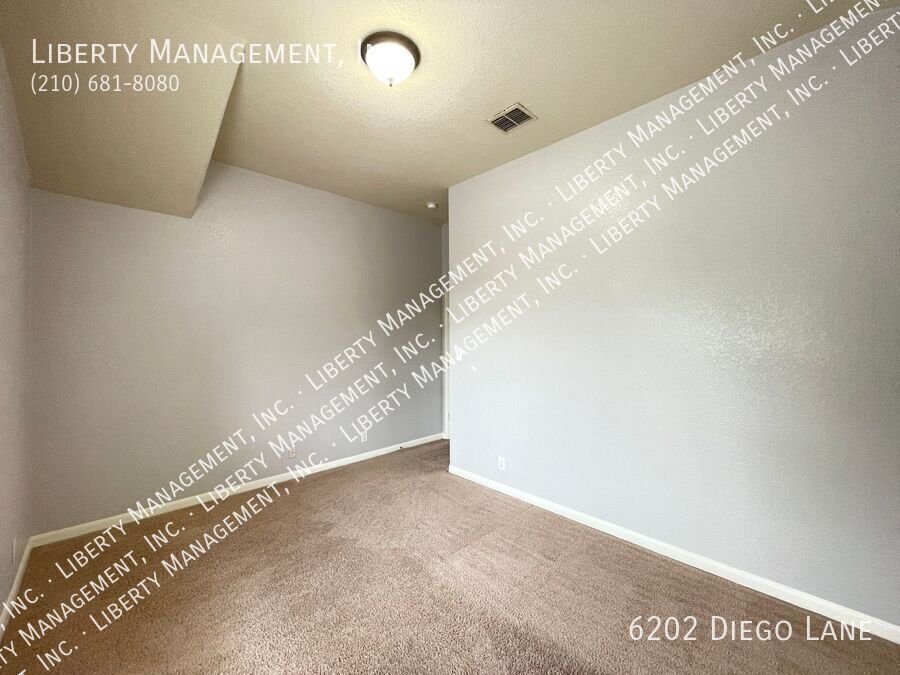 Stunning 4 Bedroom, 2 Bath Home in Alamo Ranch Featuring a Media/Theater Room! property image