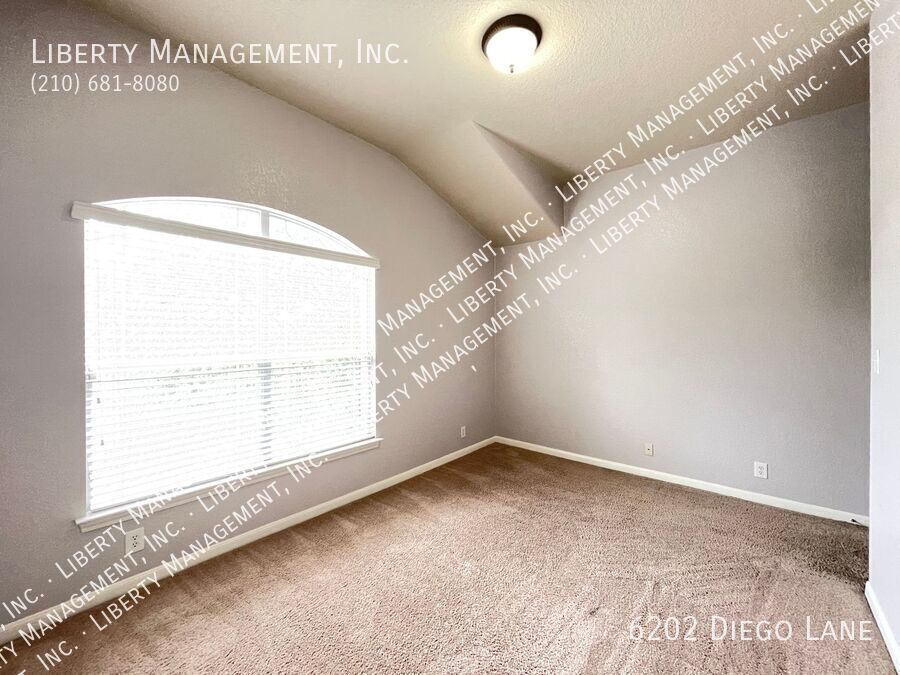 Stunning 4 Bedroom, 2 Bath Home in Alamo Ranch Featuring a Media/Theater Room! property image
