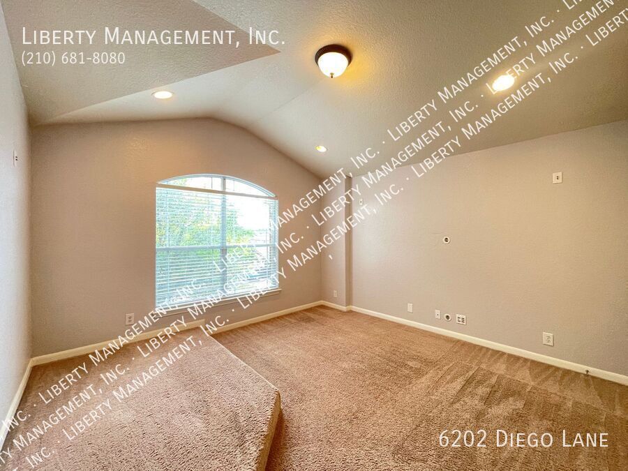 Stunning 4 Bedroom, 2 Bath Home in Alamo Ranch Featuring a Media/Theater Room! property image
