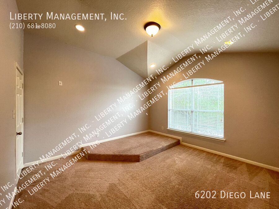 Stunning 4 Bedroom, 2 Bath Home in Alamo Ranch Featuring a Media/Theater Room! property image