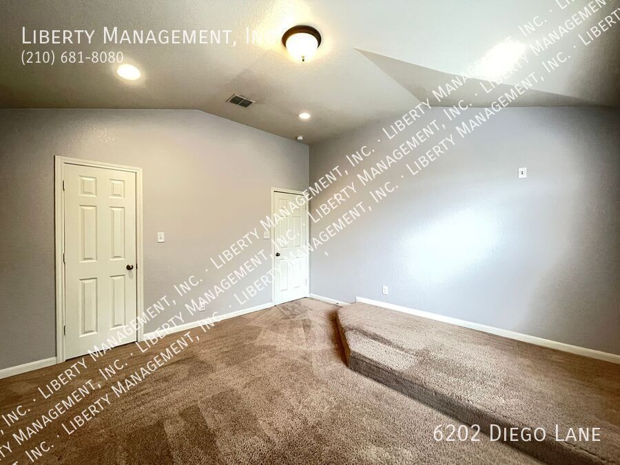 Stunning 4 Bedroom, 2 Bath Home in Alamo Ranch Featuring a Media/Theater Room! property image