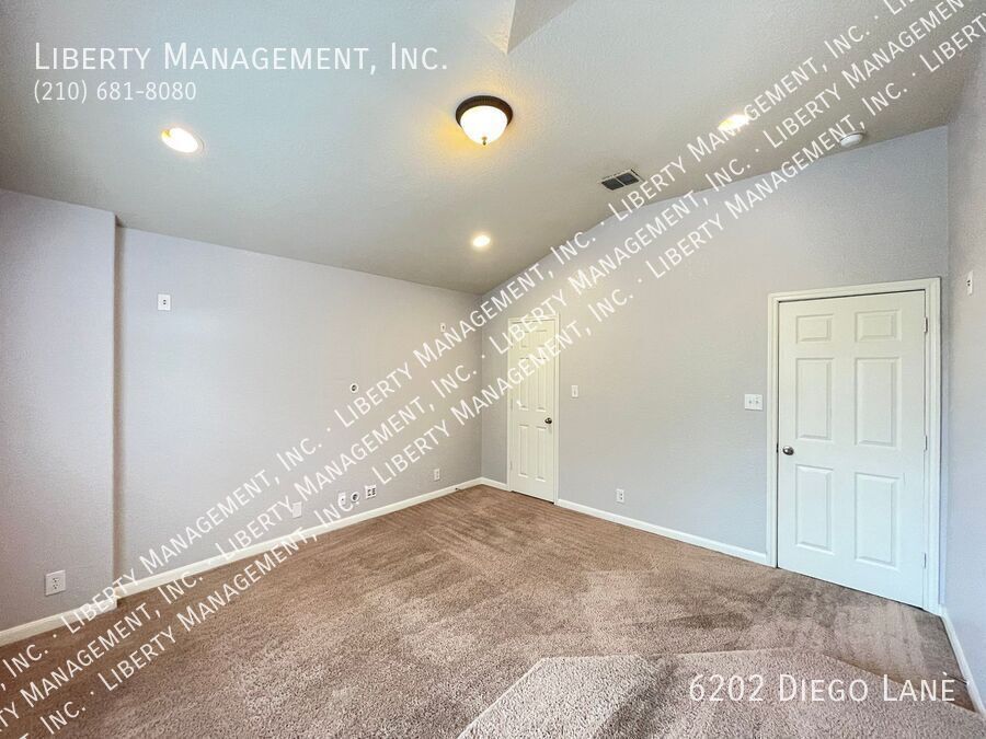 Stunning 4 Bedroom, 2 Bath Home in Alamo Ranch Featuring a Media/Theater Room! property image
