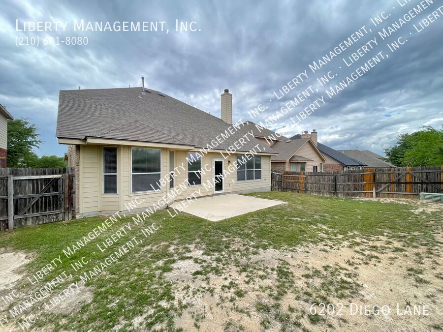 Stunning 4 Bedroom, 2 Bath Home in Alamo Ranch Featuring a Media/Theater Room! property image