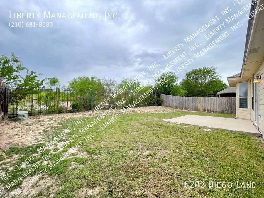 Stunning 4 Bedroom, 2 Bath Home in Alamo Ranch Featuring a Media/Theater Room! property image