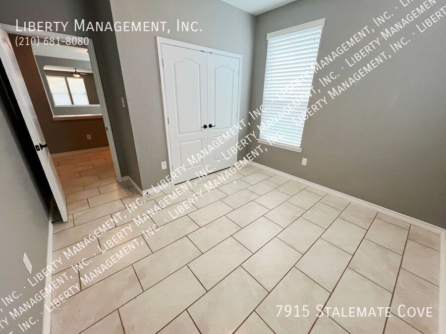 Spacious 5 Bed, 3.5 Bath Home on a 1/4 acre Cul-de-sac lot property image