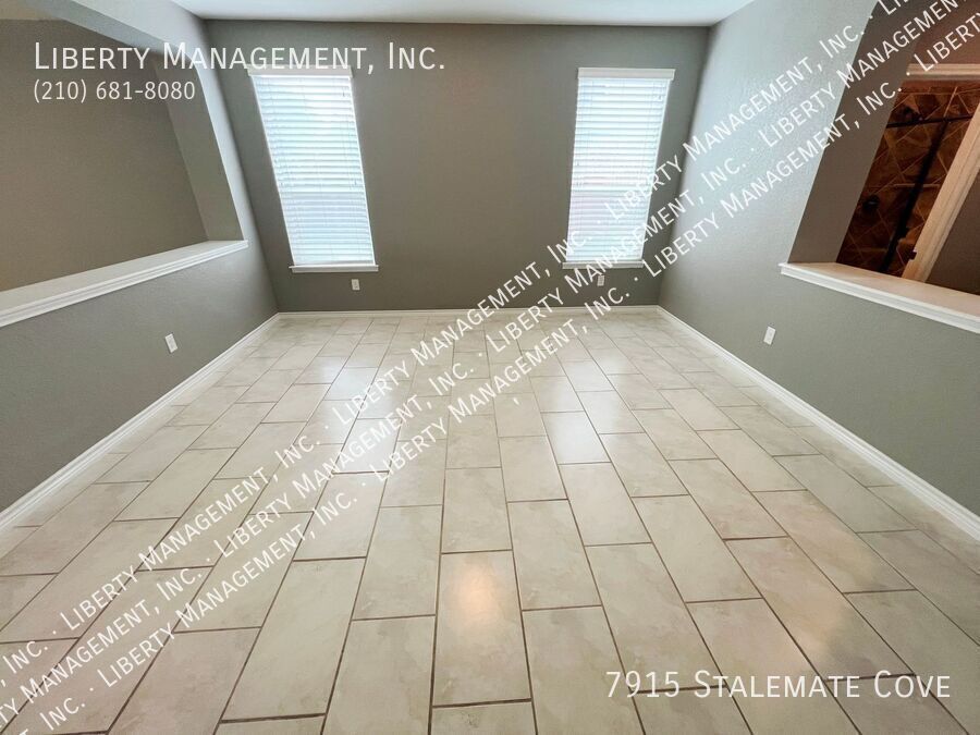 Spacious 5 Bed, 3.5 Bath Home on a 1/4 acre Cul-de-sac lot property image