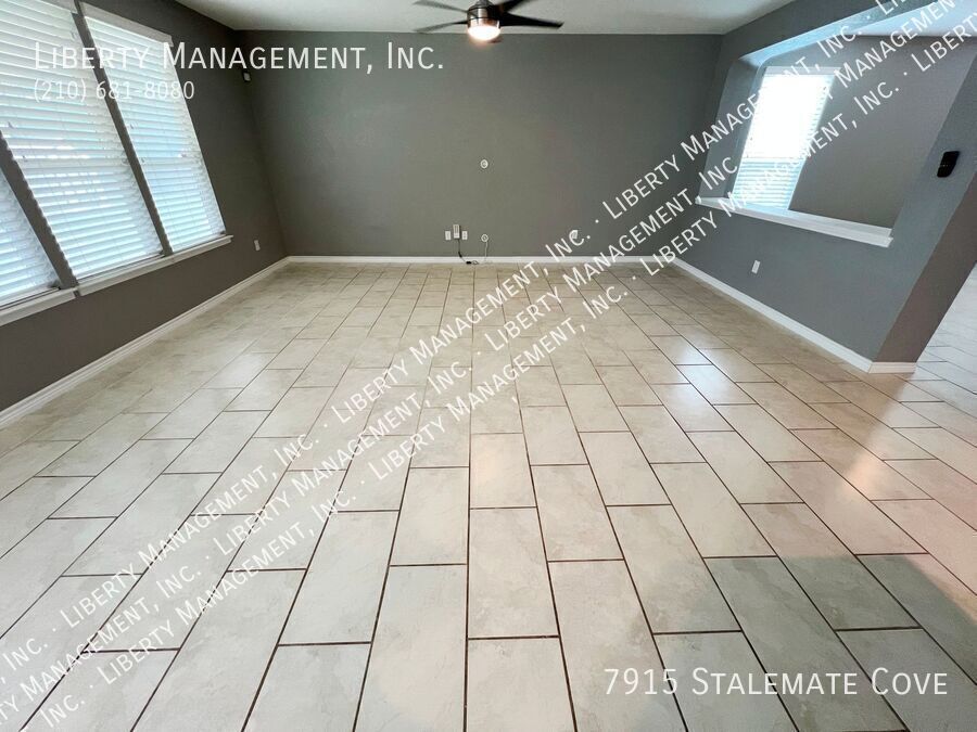 Spacious 5 Bed, 3.5 Bath Home on a 1/4 acre Cul-de-sac lot property image