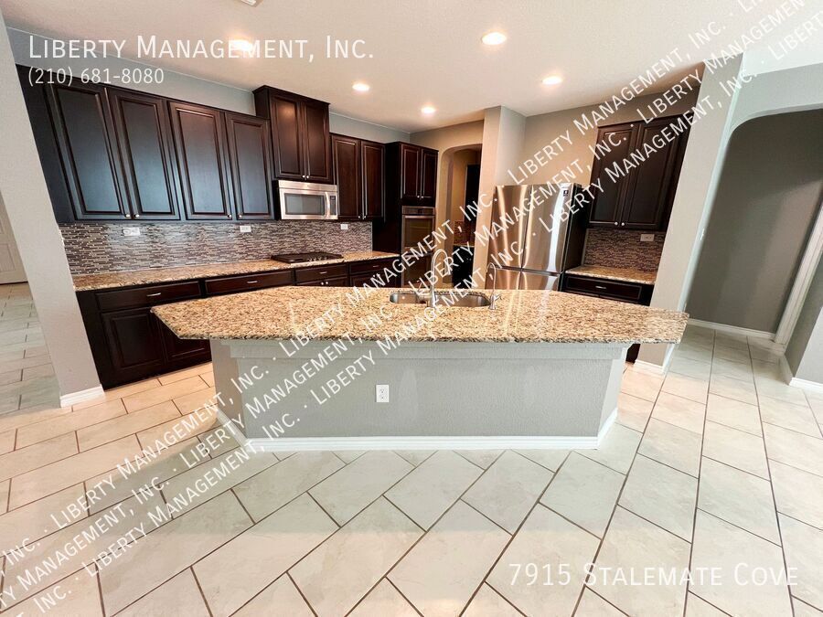 Spacious 5 Bed, 3.5 Bath Home on a 1/4 acre Cul-de-sac lot property image