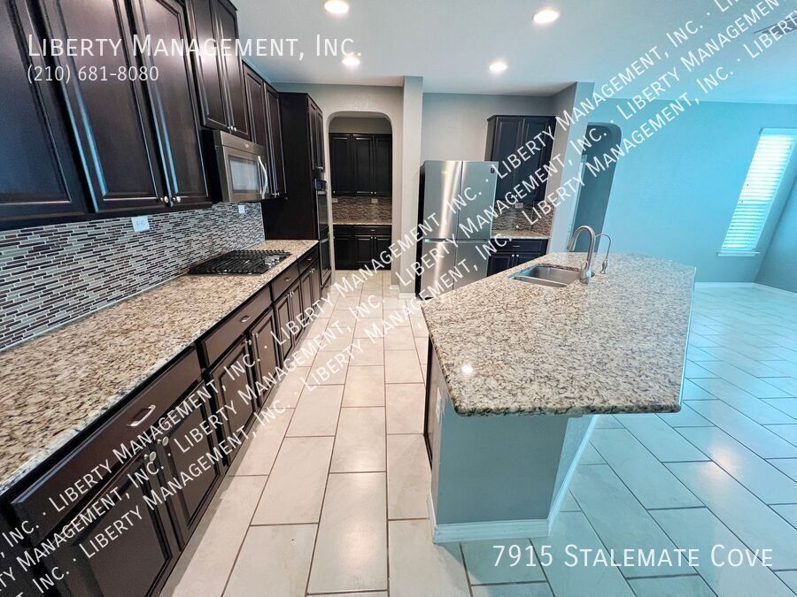 Spacious 5 Bed, 3.5 Bath Home on a 1/4 acre Cul-de-sac lot property image