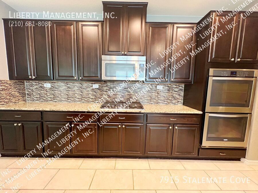 Spacious 5 Bed, 3.5 Bath Home on a 1/4 acre Cul-de-sac lot property image