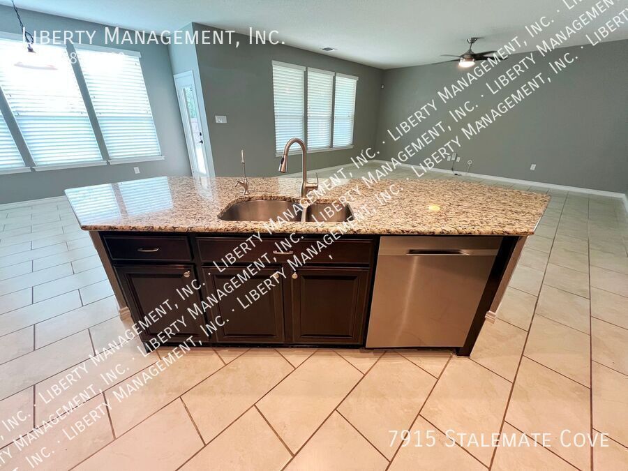 Spacious 5 Bed, 3.5 Bath Home on a 1/4 acre Cul-de-sac lot property image