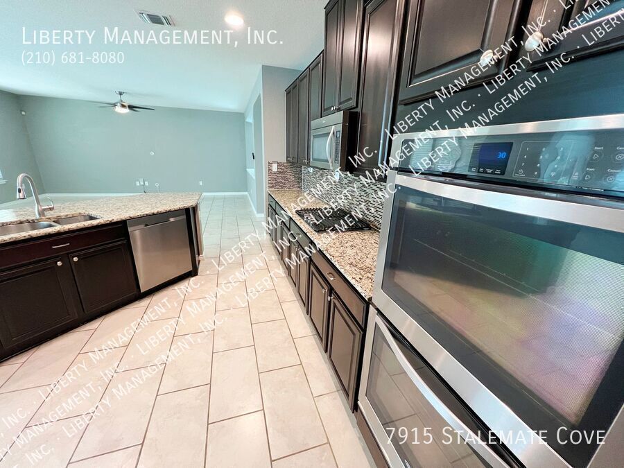 Spacious 5 Bed, 3.5 Bath Home on a 1/4 acre Cul-de-sac lot property image